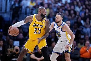 NBA高管：等詹姆斯明年成为自由球员 骑士独行侠勇士肯定会追求他